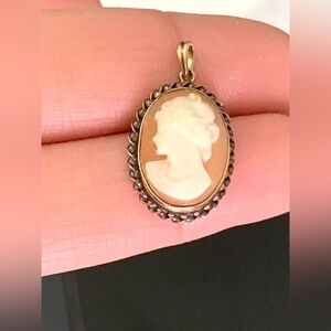 RARE ~ Vintage Cameo Pendant - 10k Yellow Gold Carved Shell 1930’s Pendant